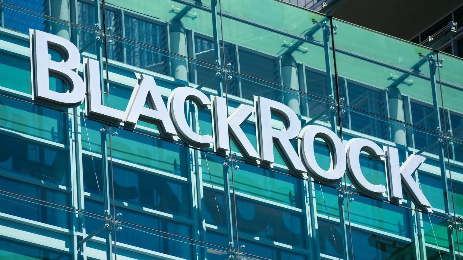 BlackRock Amends Bitcoin ETF Prospectus, Acknowledges Fierce Competition