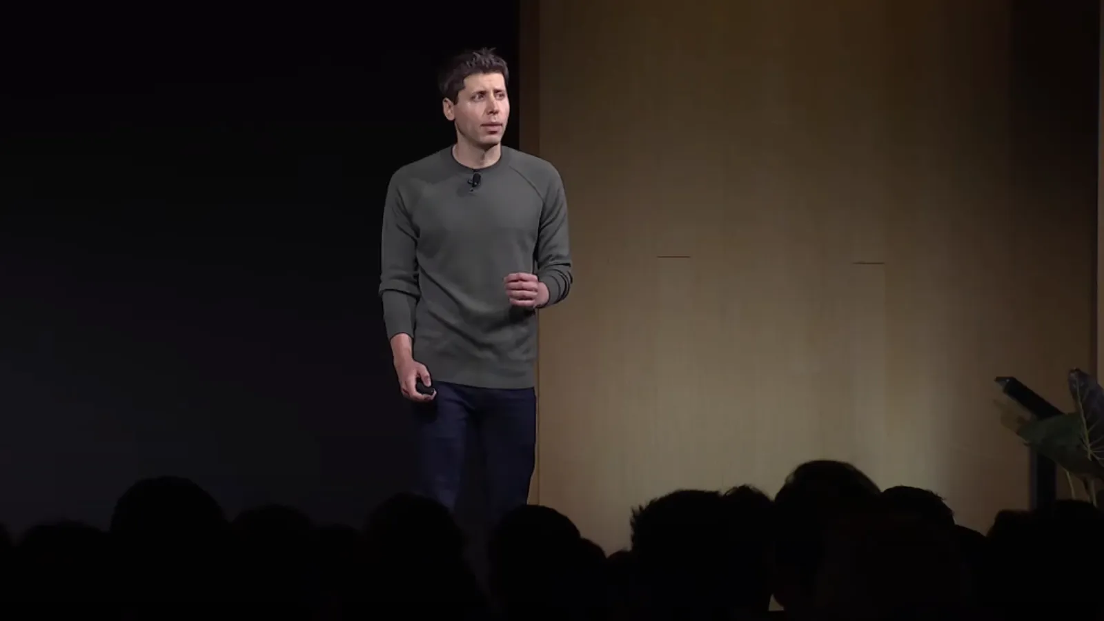 Sam Altman May Return to Lead OpenAI: Reports