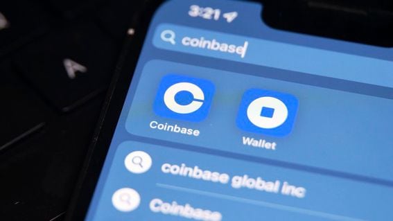 Coinbase Shares Sink 9% on Report CME to Consider Listing Spot Bitcoin